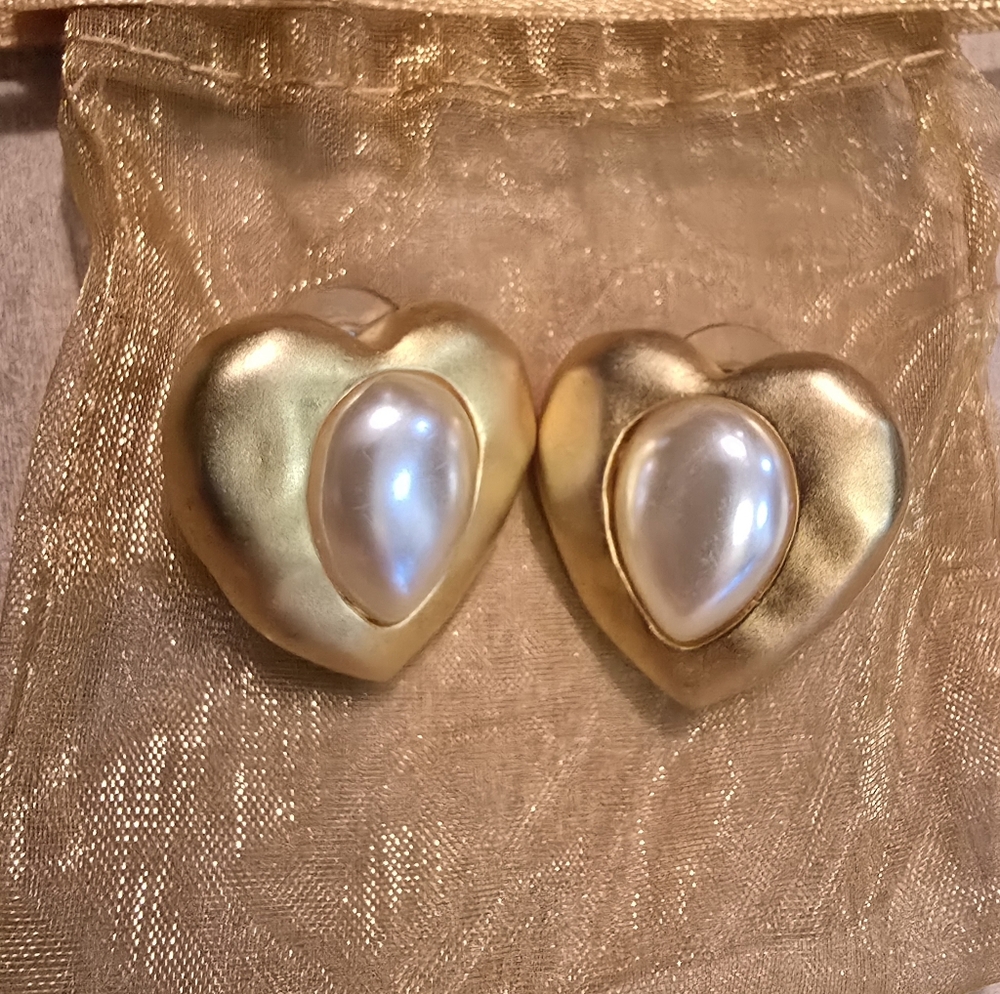 Gold-plate Heart Shaped Earrings with Synthetic Pearl